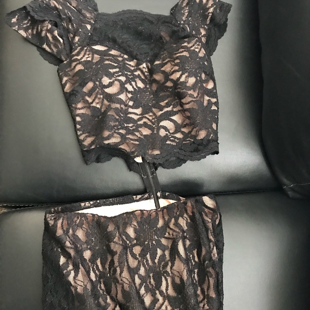 Gown - Picture 3 of 3